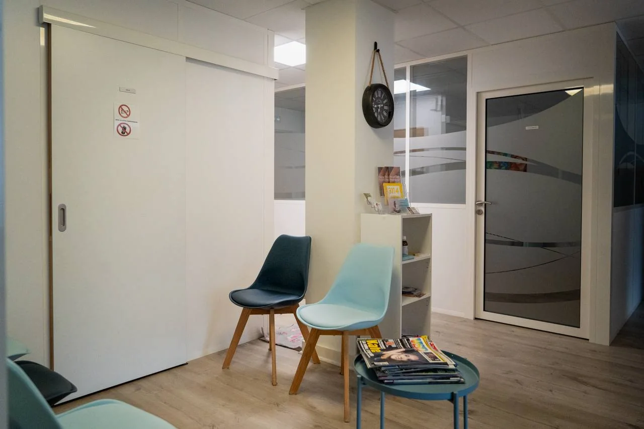 ostéopathe Chaponost — salle d’attente du cabinet d’ostéopathie à Chaponost